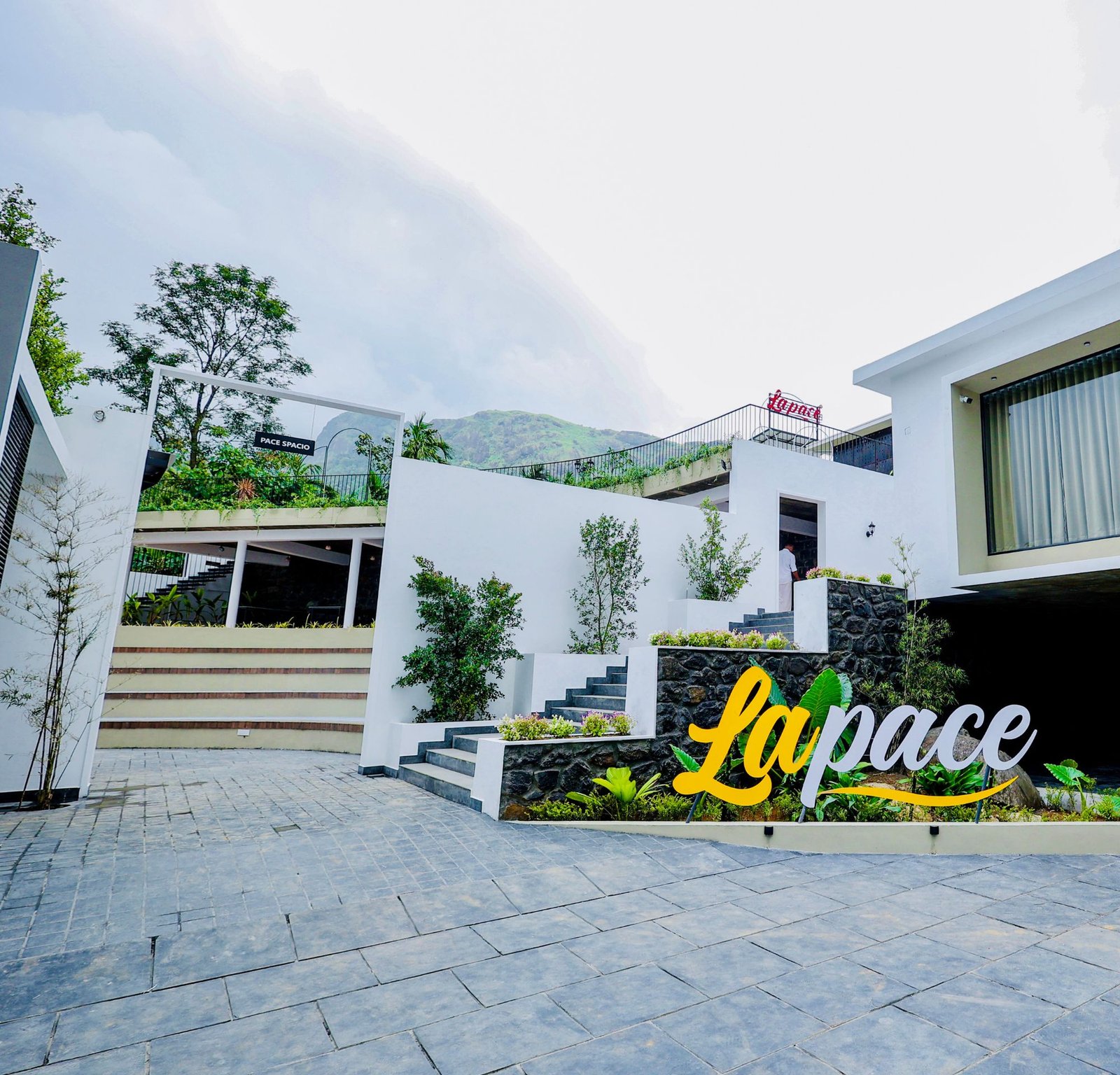 Lapace Villa Resort - Best Luxury Resort in Kakkadampoyil for family stays